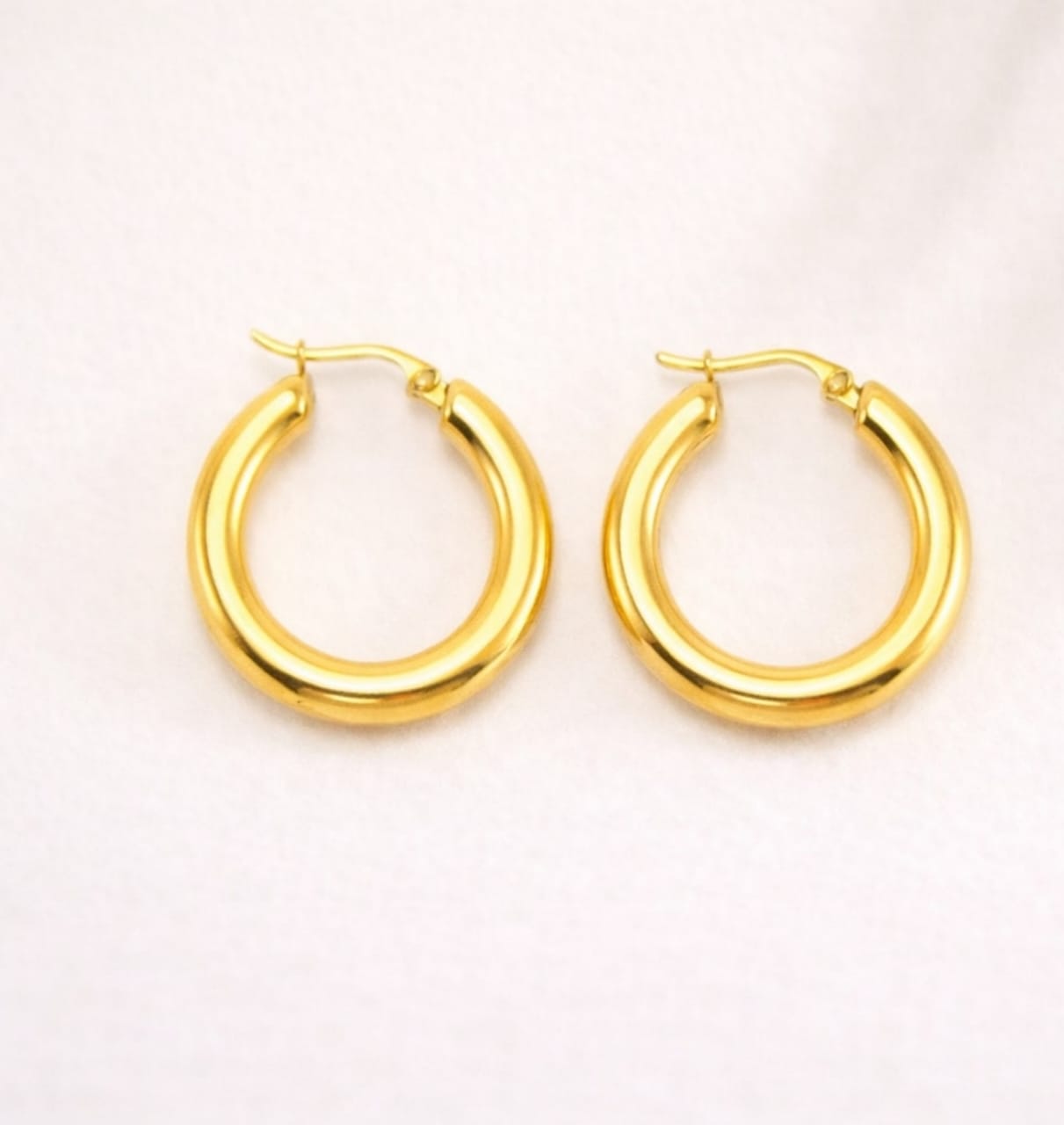 Luna Classic Gold Hoops