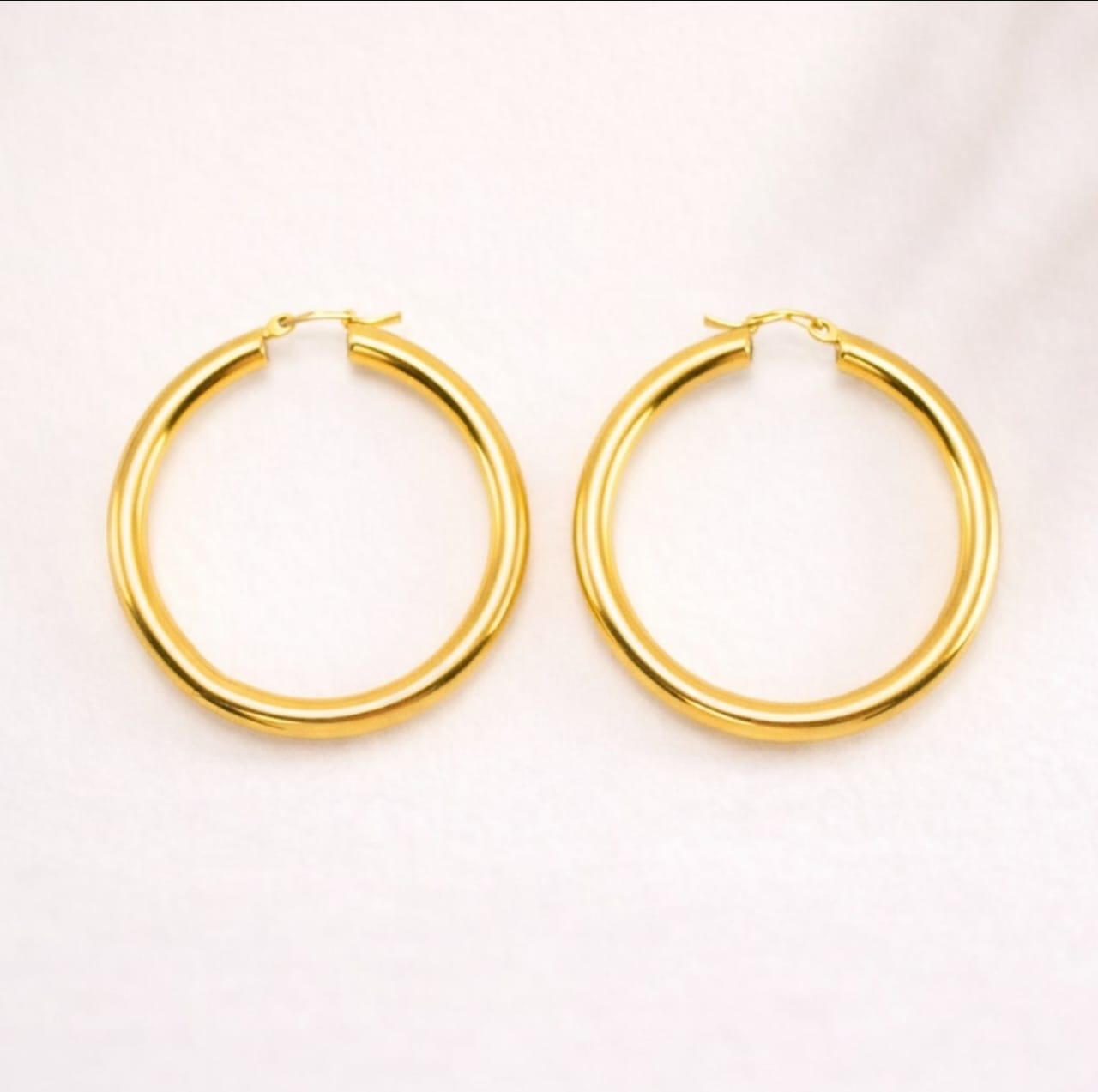 Luna Classic Gold Hoop Earrings